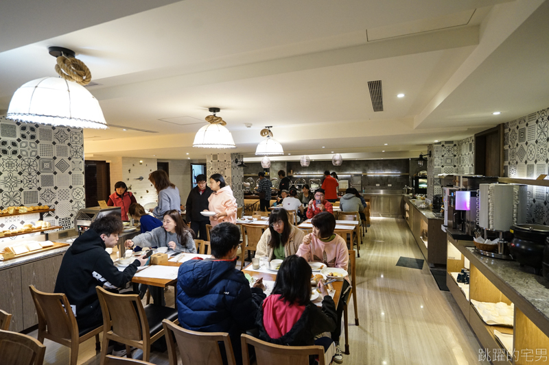 [嘉義住宿推薦]蘭桂坊花園酒店-轉角就是文化路夜市  飯店免費停車場&豐富早餐  阿霞火雞肉飯的五味鮮蚵讓我驚呆了 帥阿公傳統飲料 我自己的嘉義美食地圖