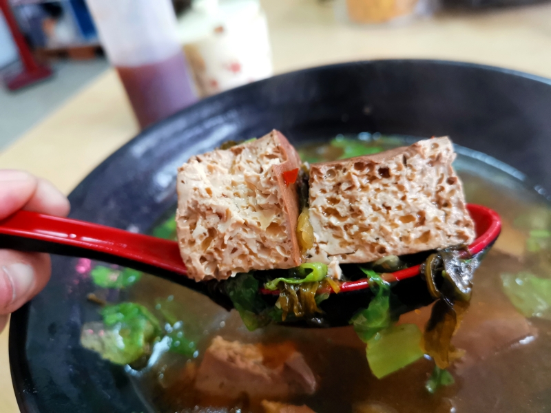 [花蓮素食]豪味家麻辣臭豆腐-有加了香菜的鍋貼我就讚 現煎咬下超有汁  全日供餐 下午不休息  早上6點半就有賣 花蓮素食早餐