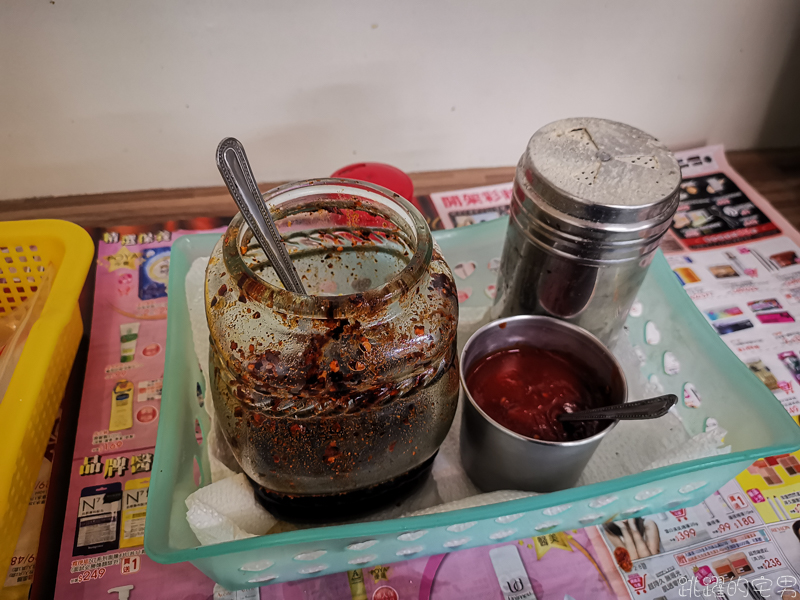 [花蓮美食]鑫記咖哩蕃茄鍋燒麵- 推薦炒烏龍麵   份量足香氣夠 下課時間滿滿學生 慈濟學生美食