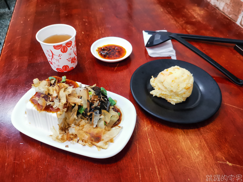 [花蓮美食]鑫記咖哩蕃茄鍋燒麵- 推薦炒烏龍麵   份量足香氣夠 下課時間滿滿學生 慈濟學生美食