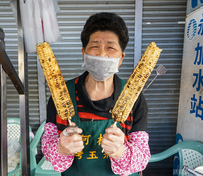 [嘉義美食推薦] 阿桃烤玉米-滿滿在地人排隊 濃厚醬料&玉米口感超厲害 一吃就愛上  回嘉必吃!