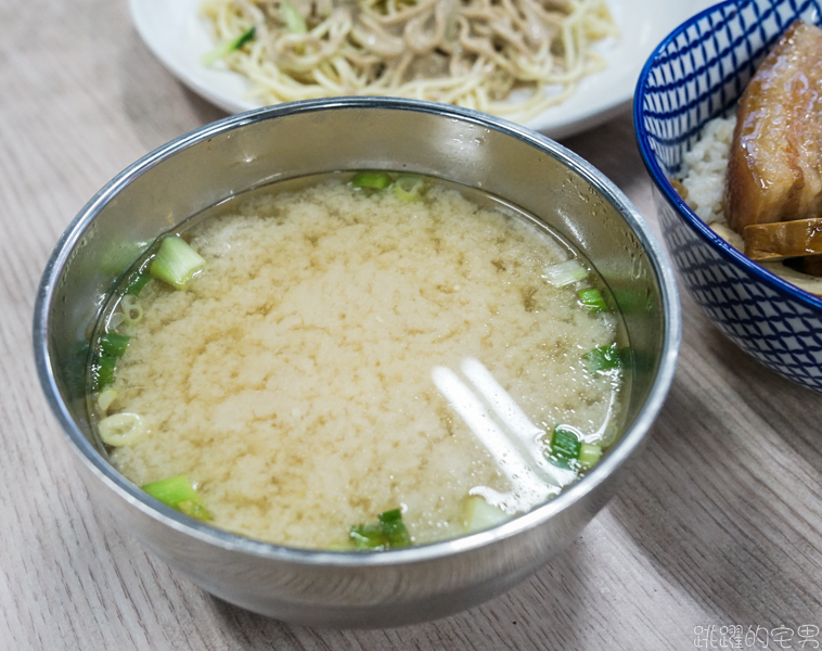 [花蓮美食]宵記涼麵-愛吃清爽型控肉飯可以選這間  中午 晚上都有提供  提供外送 民國路新店