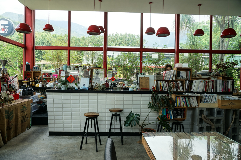 [花蓮早午餐]隱身花蓮山腳下的玻璃屋咖啡廳  FUN Table Cafe  心目中第一名的溫沙拉  玫瑰檸檬塔 花蓮咖啡廳推薦