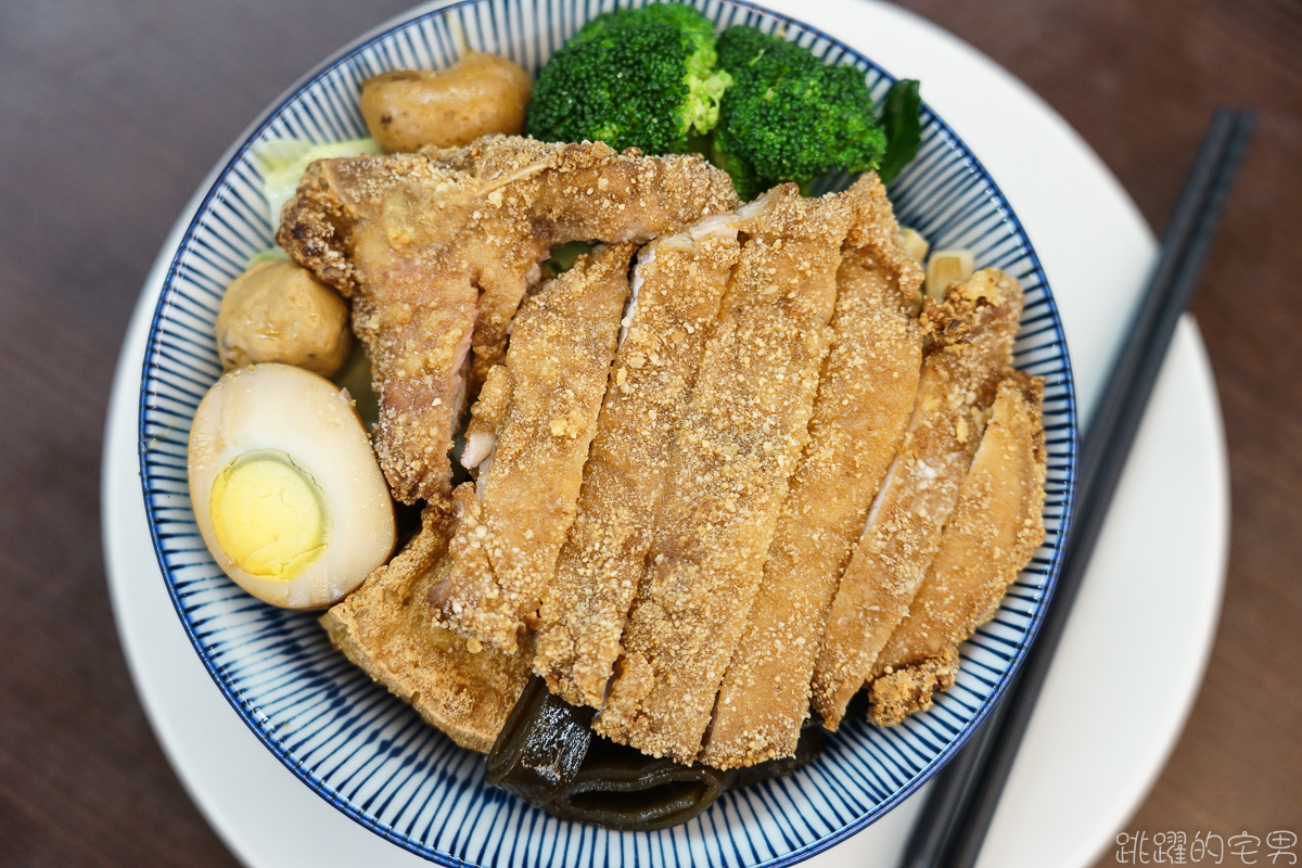 [花蓮美食]府城海產- 排骨飯 七樣配菜一主菜 份量滿滿滿 外帶便當分隔排骨不軟爛 花蓮便當推薦