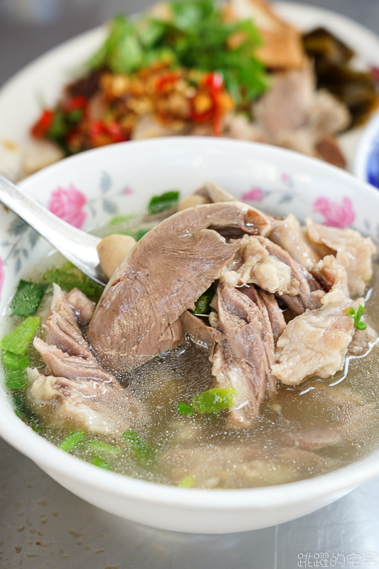 [新店美食]這間新店早餐推薦! 一週只開四天，阿三哥/阿三嫂古早味麵攤，排隊必吃油飯配上綜合湯 還可以免費加湯 米粉湯黑白切好吃到不行 環狀線十四張站美食 新北市美食