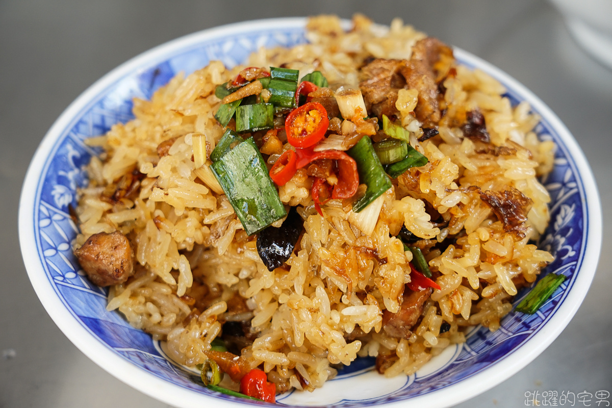 [新店美食]這間新店早餐推薦! 一週只開四天，阿三哥/阿三嫂古早味麵攤，排隊必吃油飯配上綜合湯 還可以免費加湯 米粉湯黑白切好吃到不行 環狀線十四張站美食 新北市美食