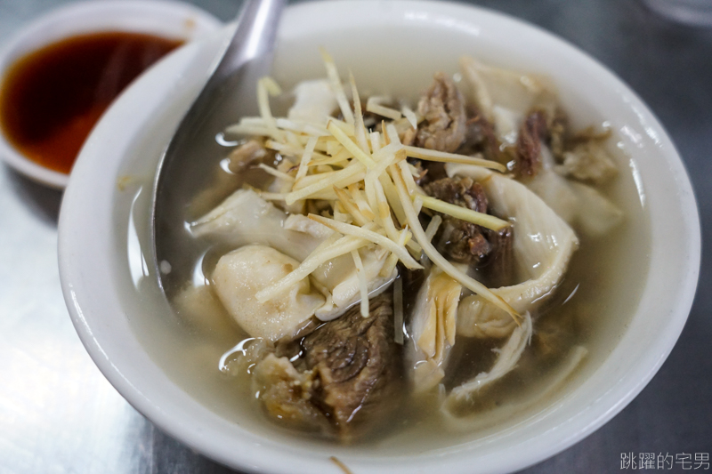 [嘉義美食]王家祖傳本產牛雜湯-超過百年市場傳統美食 超豪邁大鍋牛雜湯煮出來就是鮮美! 還能無限加湯喝到爽 嘉義人的體力來源  嘉義早餐推薦