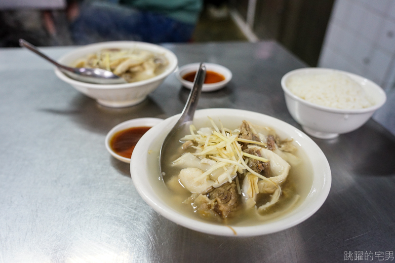 [嘉義美食]王家祖傳本產牛雜湯-超過百年市場傳統美食 超豪邁大鍋牛雜湯煮出來就是鮮美! 還能無限加湯喝到爽 嘉義人的體力來源  嘉義早餐推薦