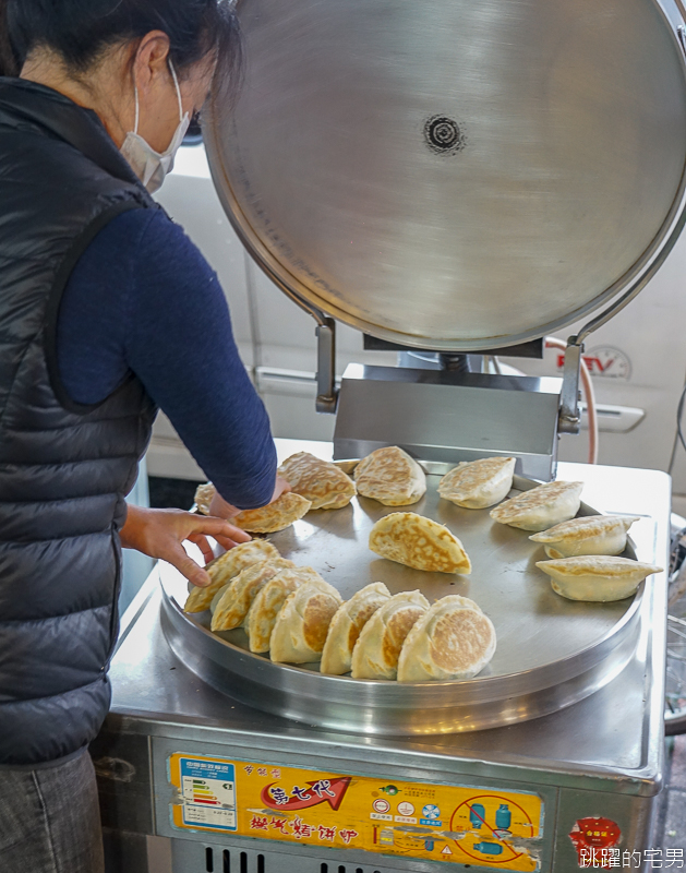 [新店美食]不用一滴油做的乾烙韭菜盒 健康又好吃 家味韭菜盒 千層大餅&麵疙瘩也是店內招牌 新北市美食