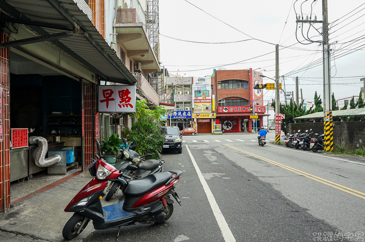 [花蓮60年早餐店]仁芳早點- 炒麵現點現炒 充滿香氣很推薦 地方乾淨像是走進家裡客廳 花蓮早餐推薦