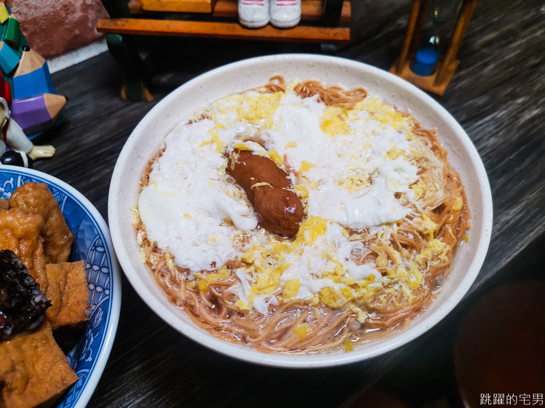 [花蓮美食]艋舺老宋甜不辣-台北甜不辣老店花蓮也吃得到 營業至晚上10點 懷舊風格還有雞絲麵可以吃 花蓮甜不辣推薦