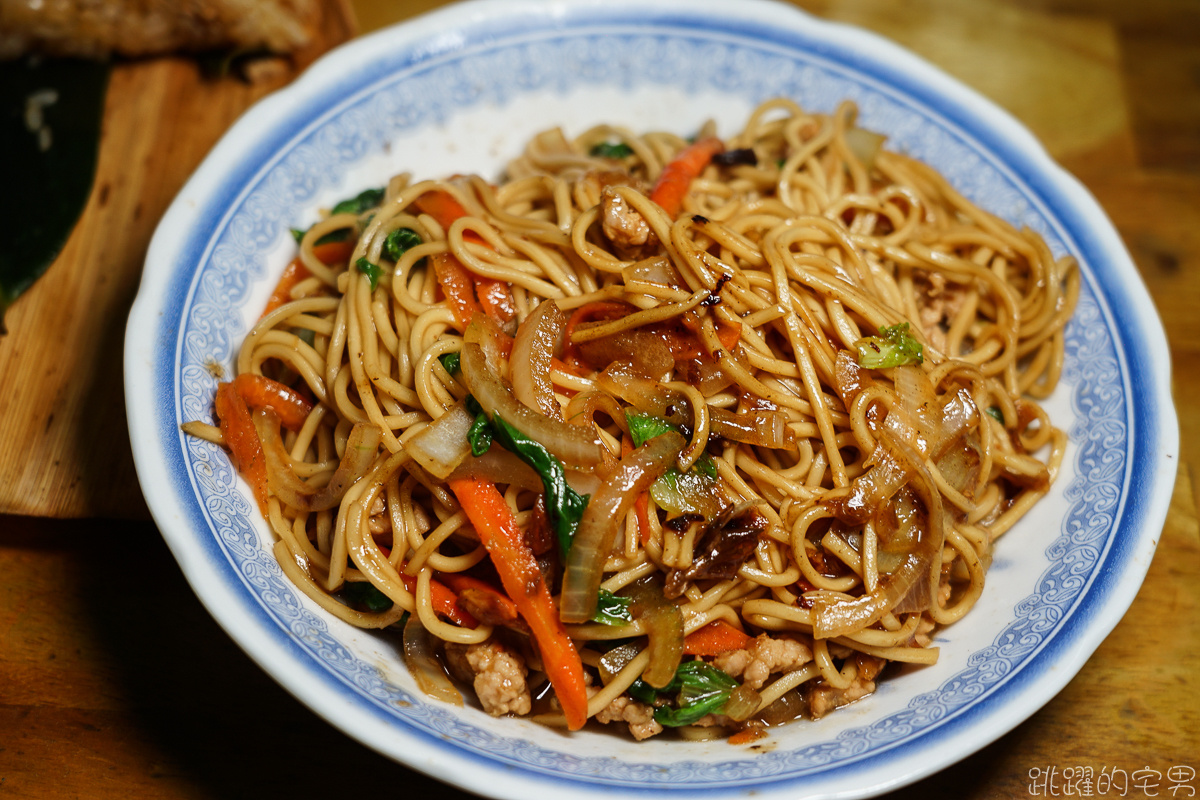 [鳳林美食]娥媽小吃-早上6點就開賣的無招牌花蓮老店 炒麵好好吃 客家粽子端午節這裡也吃得到 @跳躍的宅男