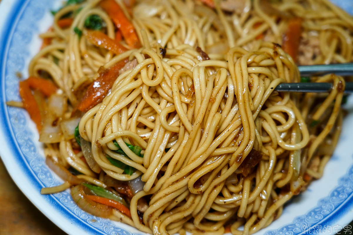 [鳳林美食]娥媽小吃-早上6點就開賣的無招牌花蓮老店 炒麵好好吃 客家粽子端午節這裡也吃得到