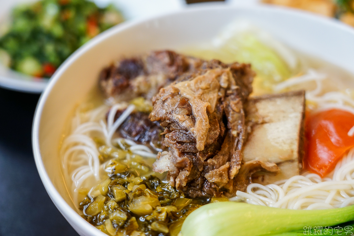 [花蓮美食] 清燉帶骨牛肉米線吃過嗎?  咖哩骨邊肉炒飯不油不膩粒粒分明 特製番茄辣椒醬香辣十足 值得再訪的花蓮牛肉麵-儂好儂好清燉牛肉米線