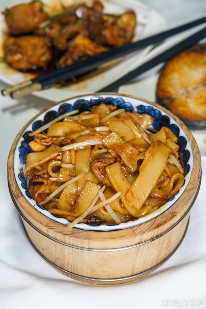 [高雄美食]法國紅酒與中菜的結合  光榮碼頭旁的高雄餐酒館  庶民廚房必吃港式脆皮雞  皮脆肉嫩好吃到讓人難忘 超愛港式炒河粉