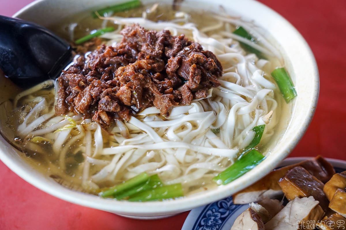 [花蓮美食]榕樹下麵店-傳承三代 花蓮50年老店 湯麵乾麵都好吃 豬尾巴不能錯過 花蓮小吃推薦 停車方便 點小菜須仔細問清楚 花蓮早餐  花蓮麵店