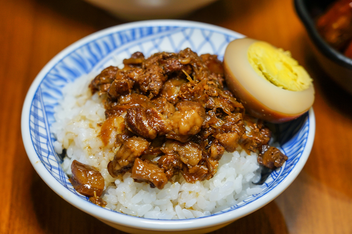 [花蓮吉安美食]賴一張魷魚羹- 超厚魷魚配上赤肉羹滷肉飯 品嘗古早味  花蓮下午沒休息餐廳 提供冷氣