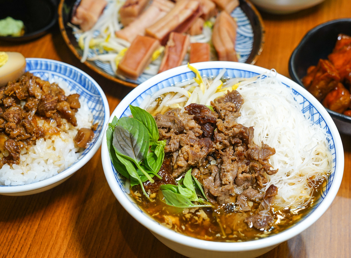 [花蓮吉安美食]賴一張魷魚羹- 超厚魷魚配上赤肉羹滷肉飯 品嘗古早味  花蓮下午沒休息餐廳 提供冷氣