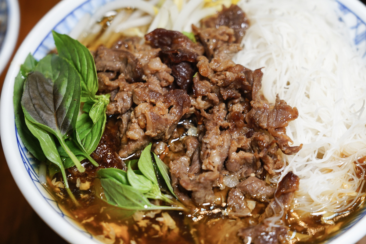 [花蓮吉安美食]賴一張魷魚羹- 超厚魷魚配上赤肉羹滷肉飯 品嘗古早味  花蓮下午沒休息餐廳 提供冷氣