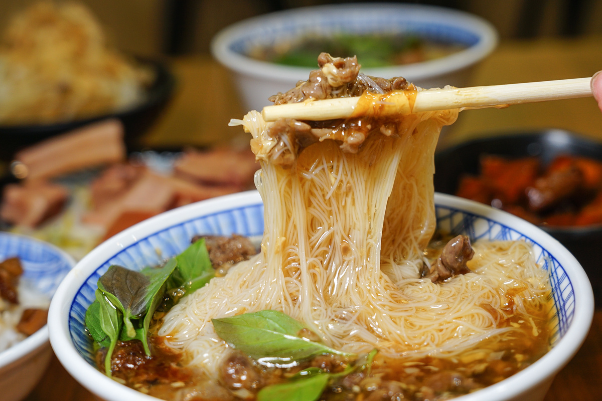 [花蓮吉安美食]賴一張魷魚羹- 超厚魷魚配上赤肉羹滷肉飯 品嘗古早味  花蓮下午沒休息餐廳 提供冷氣