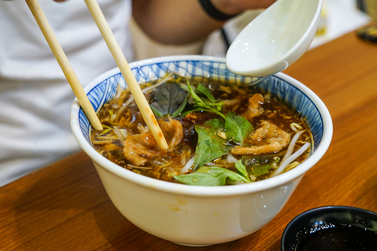 [花蓮吉安美食]賴一張魷魚羹- 超厚魷魚配上赤肉羹滷肉飯 品嘗古早味  花蓮下午沒休息餐廳 提供冷氣