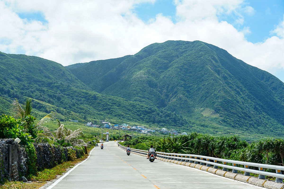 [蘭嶼旅遊] 野銀冷泉- 自然湧出沁涼冷泉與夢幻藍海大自然美麗景象 IG網美蘭嶼必去景點  淺水區親子戲水也很適合 蘭嶼景點推薦