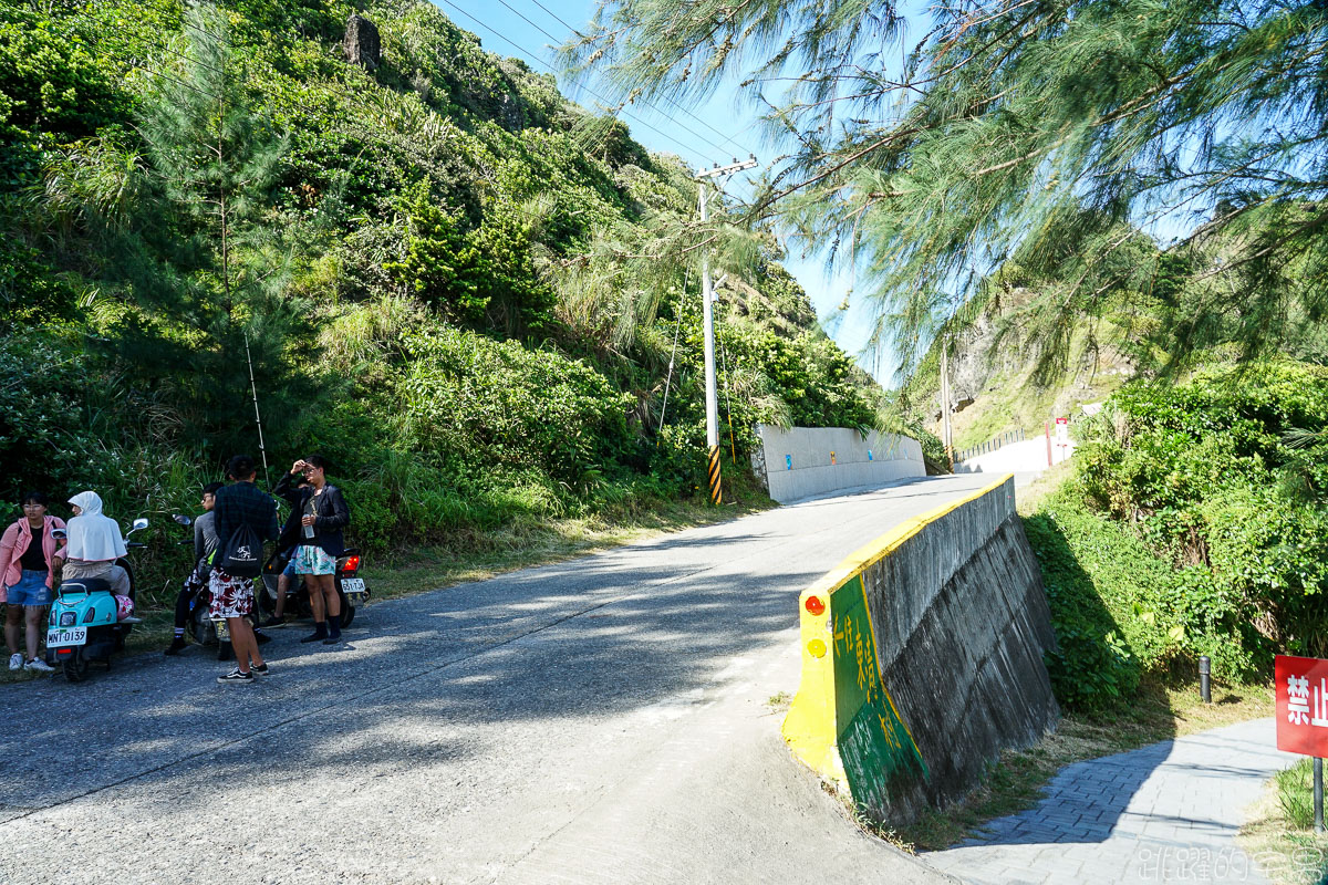 美炸!  蘭嶼絕美湛藍漸層海 天然海蝕洞  蘭嶼東清秘境 怎麼拍怎麼美 蘭嶼必去景點 東清秘境怎麼去  東清三十三號早午餐 東清美食 蘭嶼拼板舟  情人洞 蘭嶼景點推薦