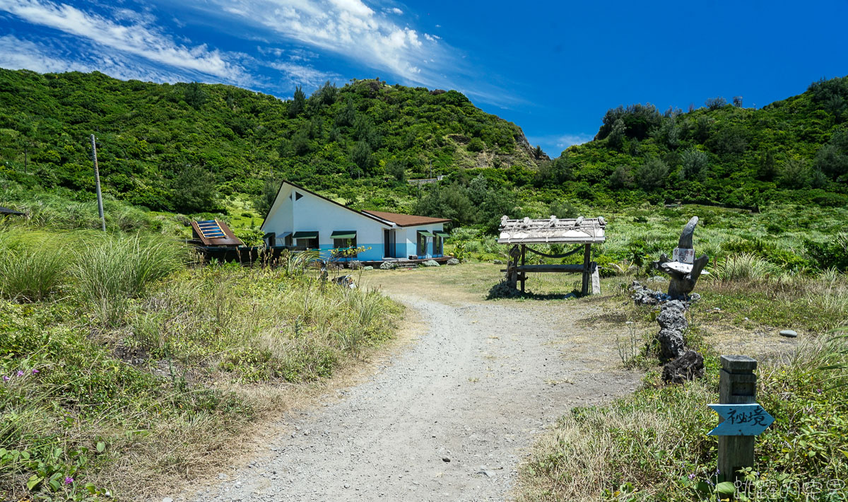 美炸!  蘭嶼絕美湛藍漸層海 天然海蝕洞  蘭嶼東清秘境 怎麼拍怎麼美 蘭嶼必去景點 東清秘境怎麼去  東清三十三號早午餐 東清美食 蘭嶼拼板舟  情人洞 蘭嶼景點推薦