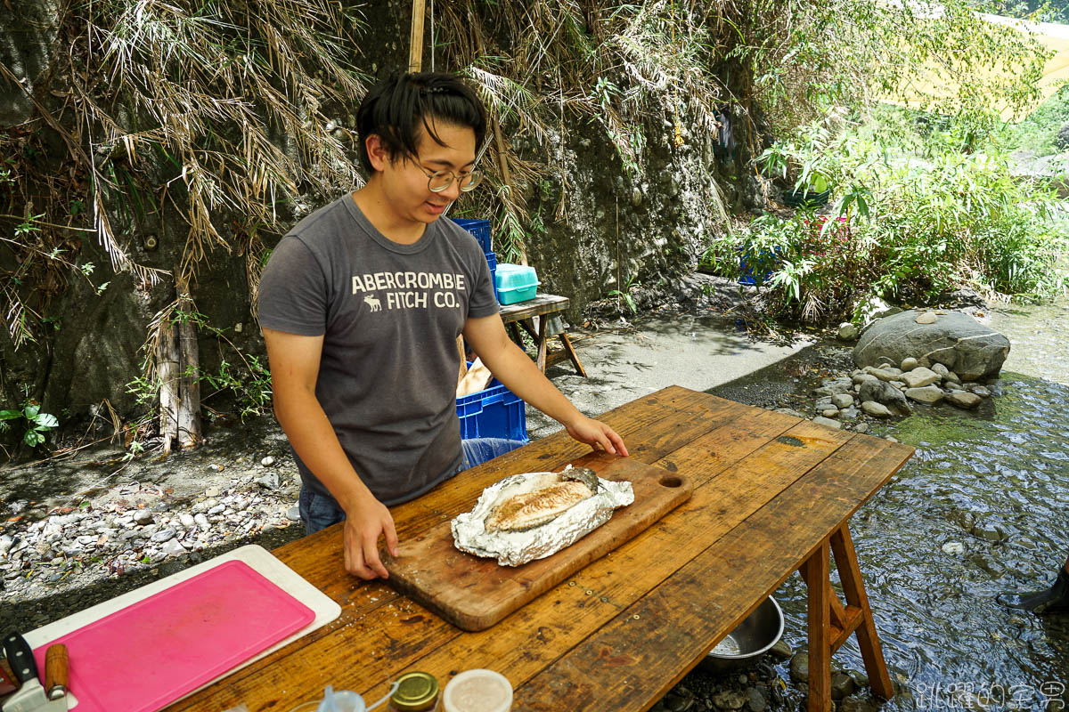 峽谷盪鞦韆好浮誇  清澈溪流吃美味料理 專人服務免動手 溪畔餐桌花蓮最美風景  姐妹閨密聚會親子活動超讚