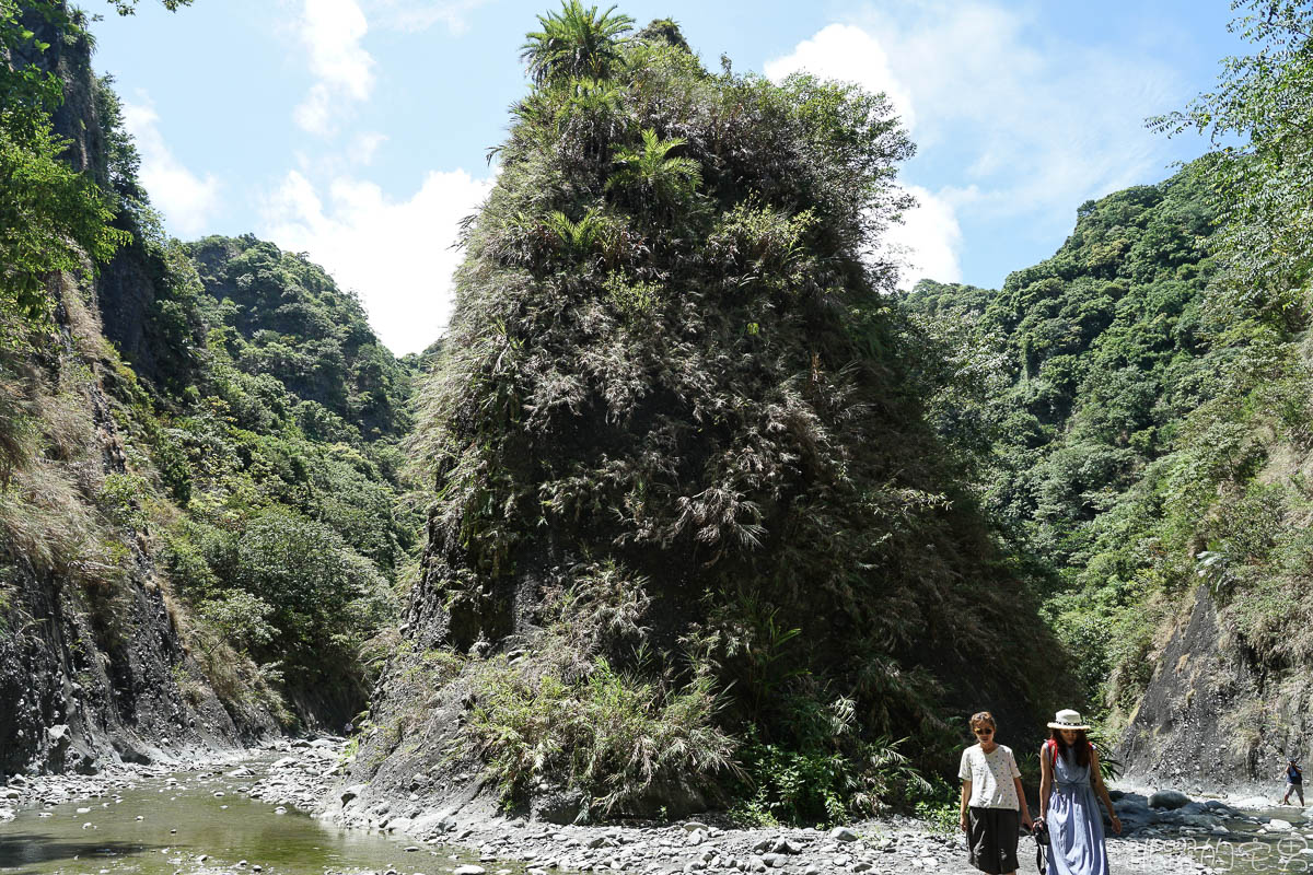 峽谷盪鞦韆好浮誇  清澈溪流吃美味料理 專人服務免動手 溪畔餐桌花蓮最美風景  姐妹閨密聚會親子活動超讚