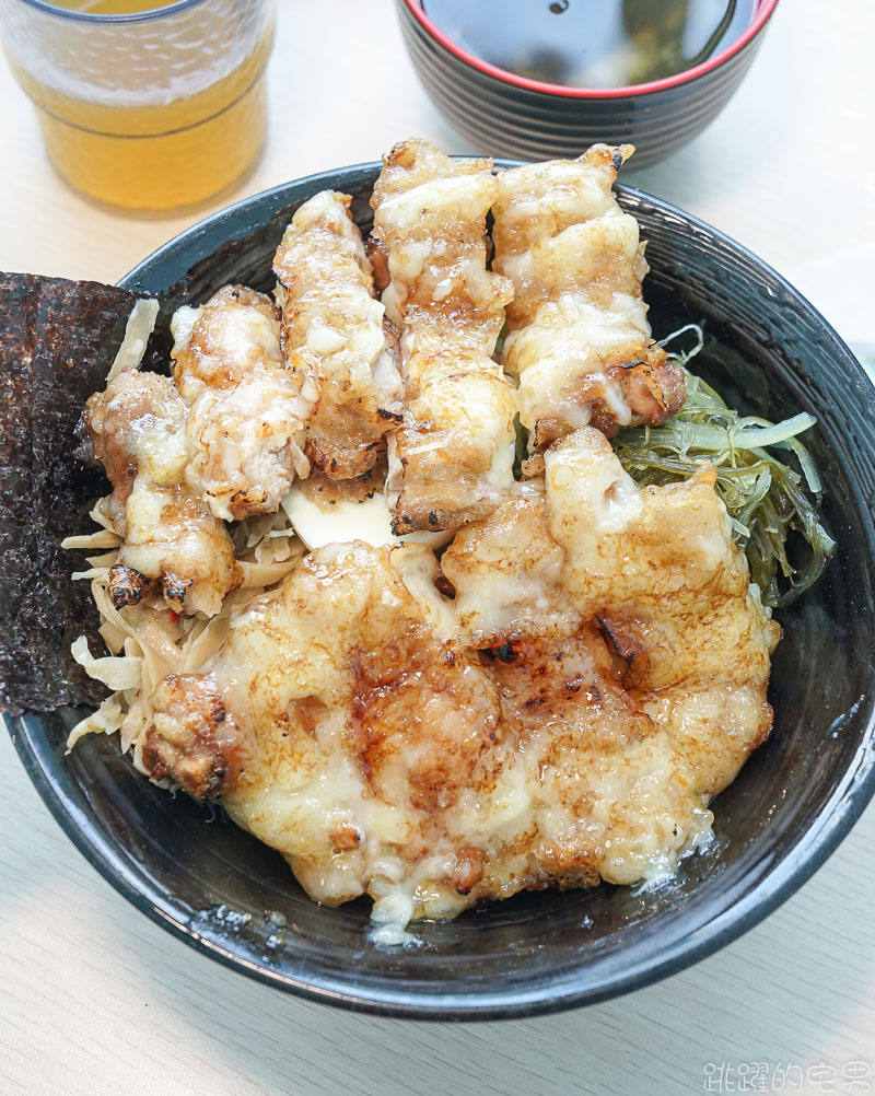 [花蓮美食]職人雙饗丼花蓮店-炙燒雞腿鋪滿整碗 雙倍月見牛丼  遠東百貨附近美食 提供外送 職人雙饗丼菜單