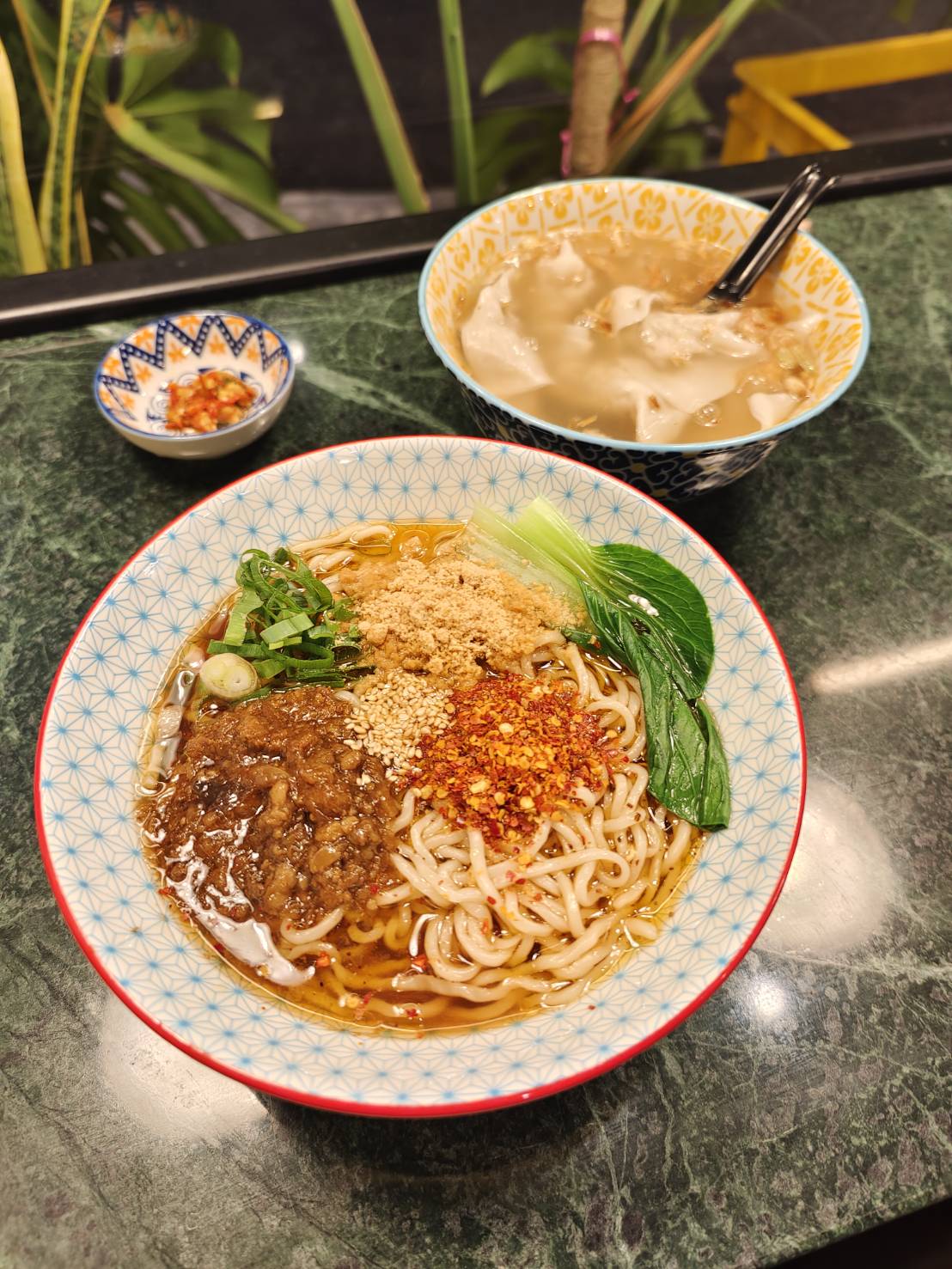 [花蓮美食]成康飲食店-隱身巷弄花蓮老宅餐廳  連KID都推薦 大推剝皮辣椒扁食湯、紅油擔擔麵、成康飲食店菜單