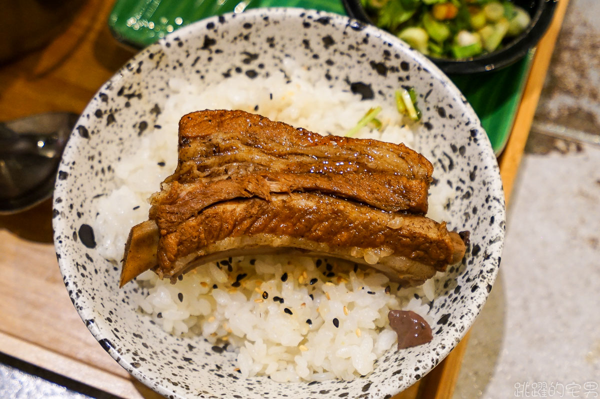 花蓮最美IG火鍋店 鍋隱goin手作鍋食 第一次看到炭燒個人麻辣鍋 滋味豐富值得品嘗 老闆待人親切 2023鍋隱菜單 花蓮火鍋推薦 花蓮IG餐廳 花蓮美食