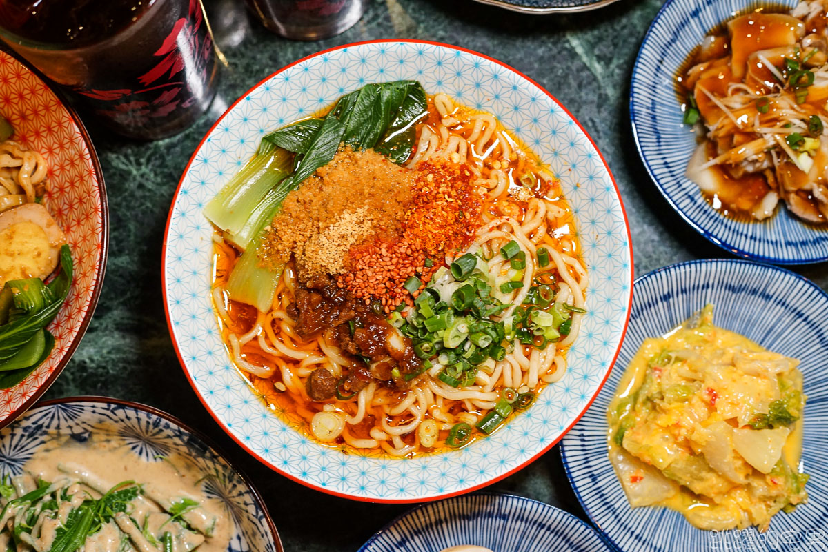 [花蓮美食]成康飲食店-隱身巷弄花蓮老宅餐廳  連KID都推薦 大推剝皮辣椒扁食湯、紅油擔擔麵、成康飲食店菜單