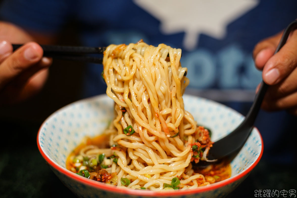 [花蓮美食]成康飲食店-隱身巷弄花蓮老宅餐廳  連KID都推薦 大推剝皮辣椒扁食湯、紅油擔擔麵、成康飲食店菜單