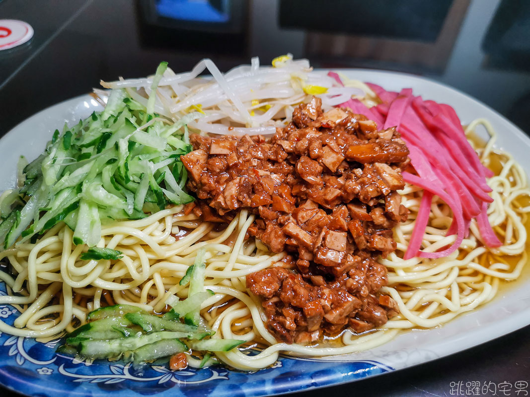 [花蓮美食]老鄧小麵館改賣眷村涼麵 早上7點開賣到下午2點 醬汁很濃厚 味噌貢丸蛋花湯 花蓮涼麵 花蓮早餐