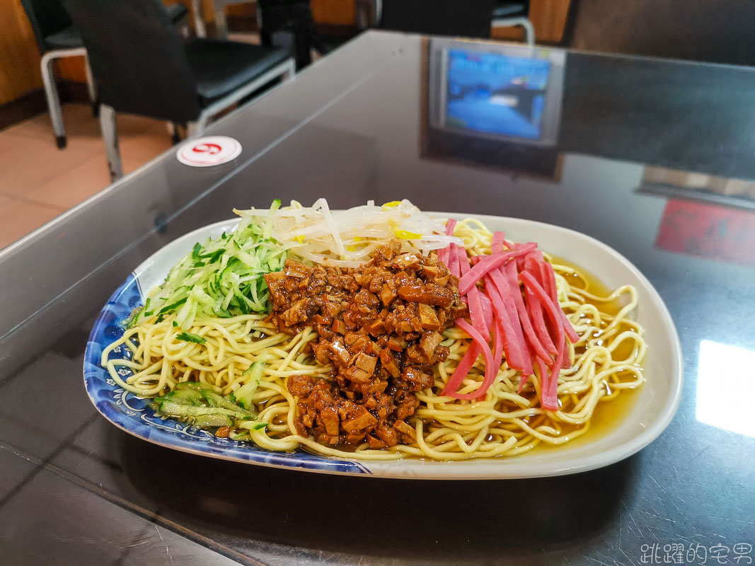 [花蓮美食]老鄧小麵館改賣眷村涼麵 早上7點開賣到下午2點 醬汁很濃厚 味噌貢丸蛋花湯 花蓮涼麵 花蓮早餐