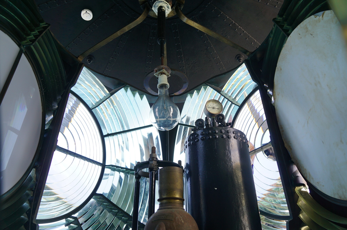 全台唯一懸崖上的燈塔  走入東引燈塔內部 掀開百年燈塔神秘面紗  東引燈塔最佳拍攝時間  馬祖旅遊必去景點  東引旅遊 東引景點