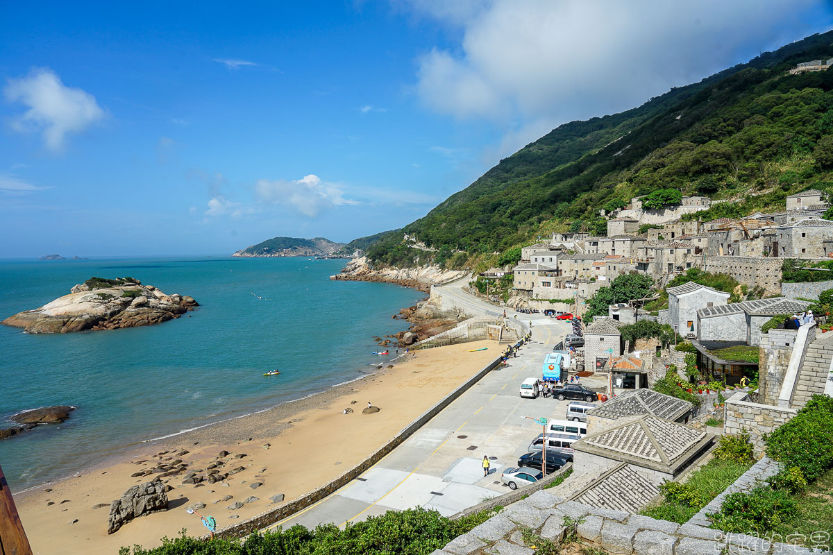 宛如穿越時空與空間  走進歐洲小酒館  眼前盡是芹壁絕美海景 馬祖芹壁咖啡廳 家適咖啡民宿 芹壁美食 北竿咖啡廳