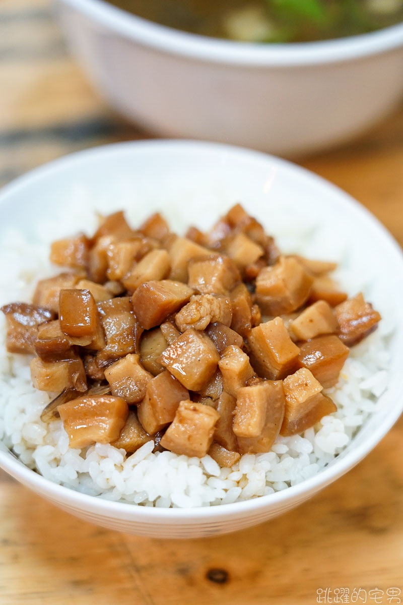 [花蓮美食]宵夜人家-溫體牛肉湯不稀奇 居然還有蛤蠣牛肉湯、剝皮辣椒牛肉湯、腰內肉牛肉湯、野菜牛肉湯、 麻油蛤蠣鱸魚湯等14種湯品  你喝過幾種 花蓮宵夜 花蓮牛肉湯