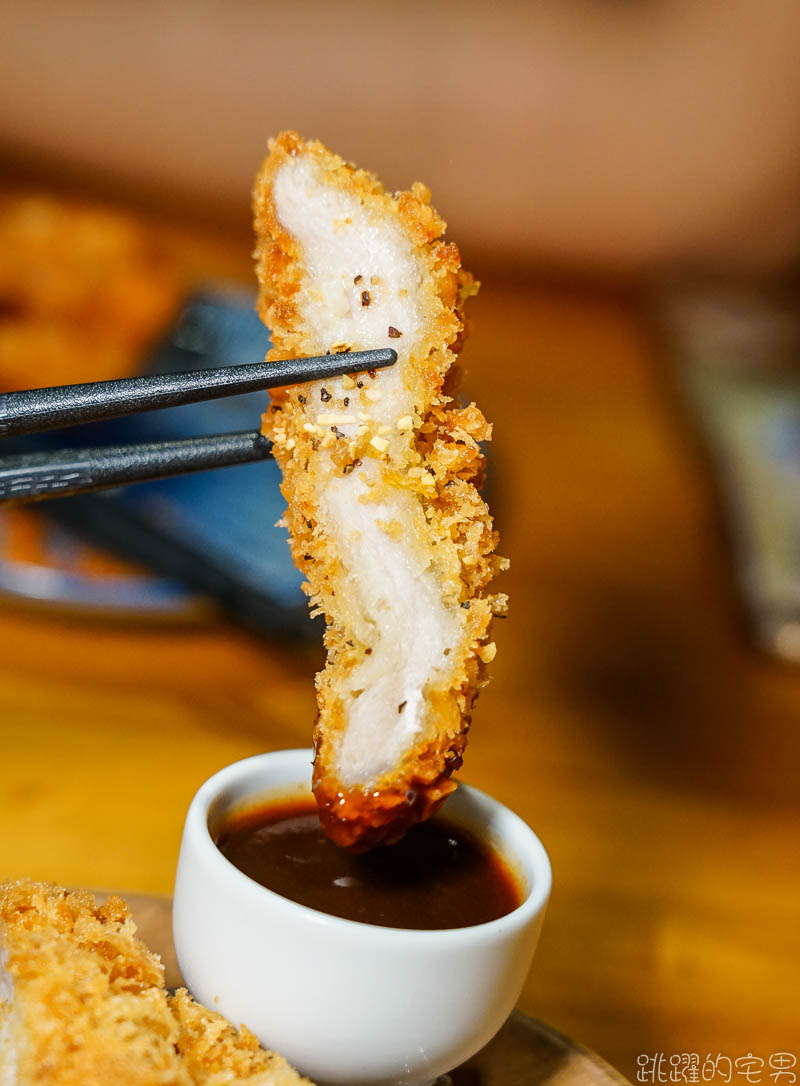 [花蓮美食]太子豚骨ラーメン  歐姆蛋牛丼一吃就愛吃  太子拉麵  炸豬排 鮮蝦可樂餅不輸名店  日本奶奶教的咖哩飯濃稠得化不開 花蓮咖哩飯 花蓮牛丼