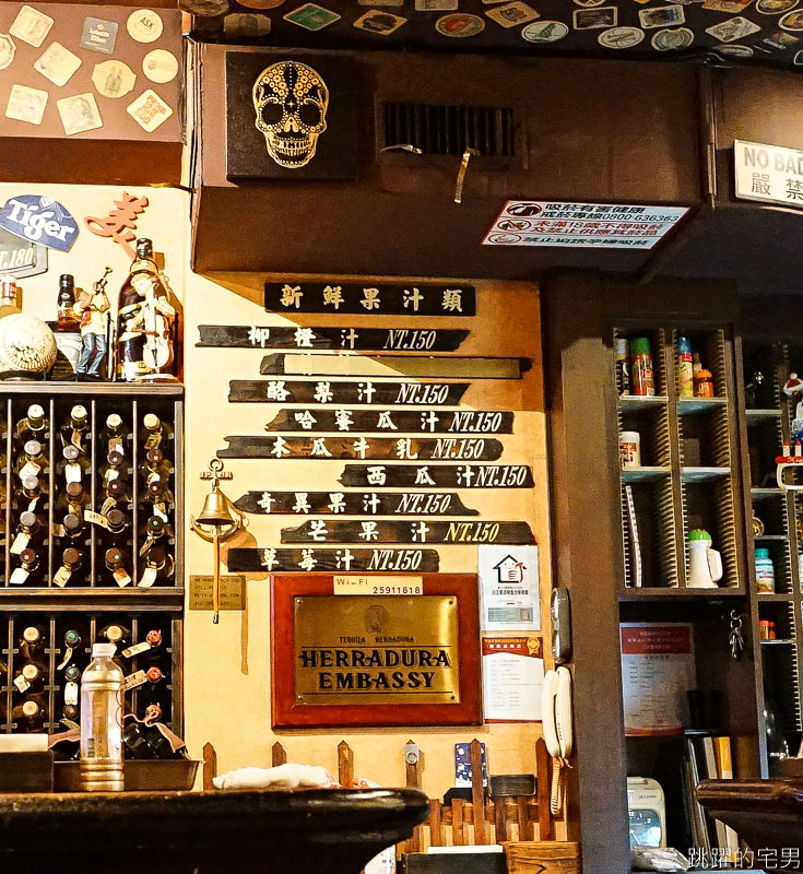 [中山國小站美食]綠門Green Door bar-台北最好吃的炸雞!! 台式炸雞中還有秘密武器! 炒蛤仔加辣超迷人 台北最老酒吧  綠門酒吧菜單2020  台北炸雞推薦 台北酒吧推薦 中山區美食