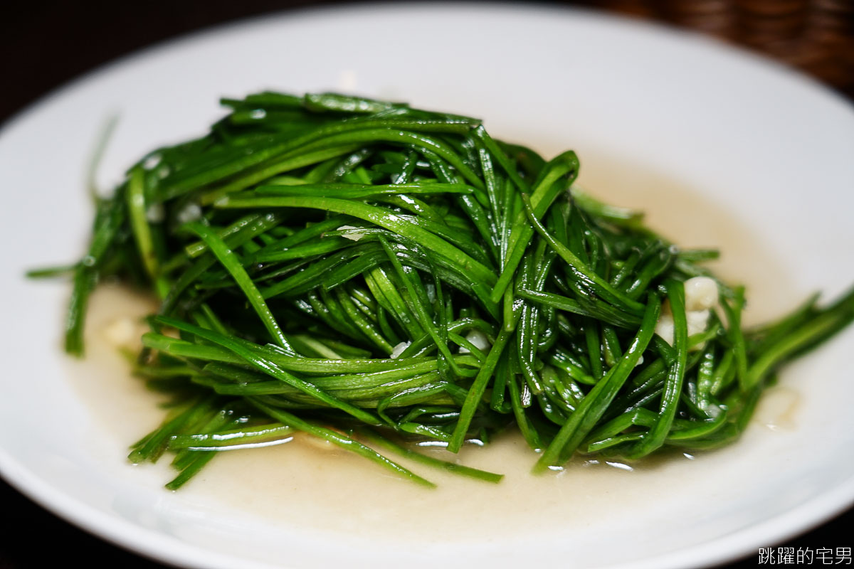 [中山國小站美食]綠門Green Door bar-台北最好吃的炸雞!! 台式炸雞中還有秘密武器! 炒蛤仔加辣超迷人 台北最老酒吧  綠門酒吧菜單2020  台北炸雞推薦 台北酒吧推薦 中山區美食