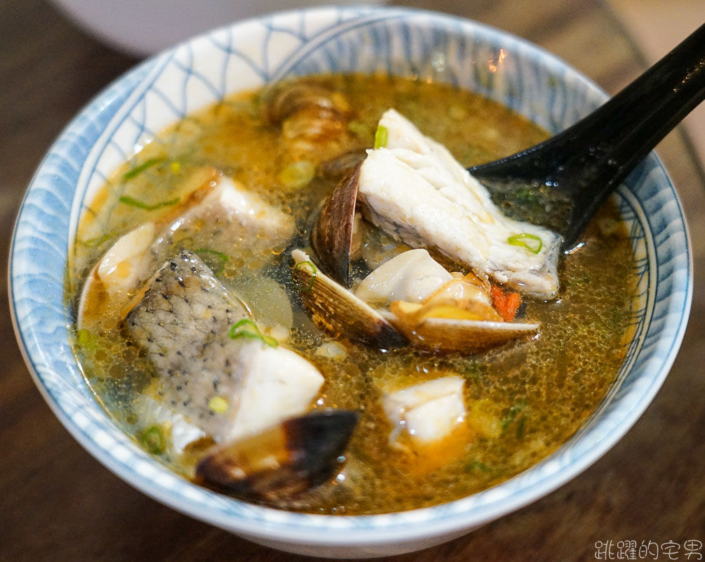 [花蓮美食]宵夜人家-溫體牛肉湯不稀奇 居然還有蛤蠣牛肉湯、剝皮辣椒牛肉湯、腰內肉牛肉湯、野菜牛肉湯、 麻油蛤蠣鱸魚湯等14種湯品  你喝過幾種 花蓮宵夜 花蓮牛肉湯