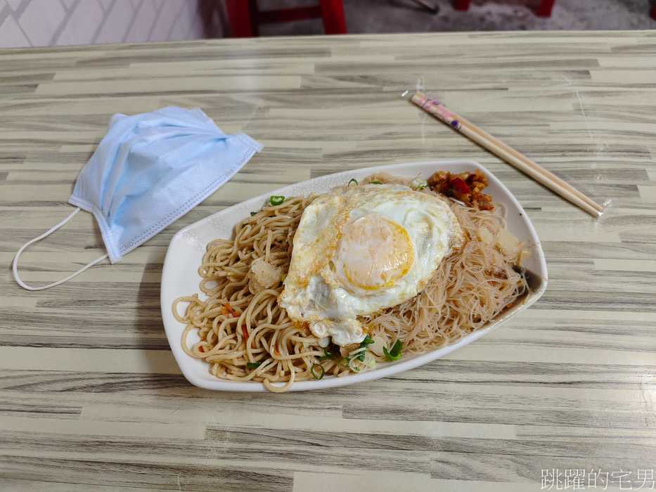 [花蓮美食]黃家早午餐-大份量炒麵好吃又吃飽，炒米粉也好好吃，提供冷氣、花蓮早餐，花蓮小吃