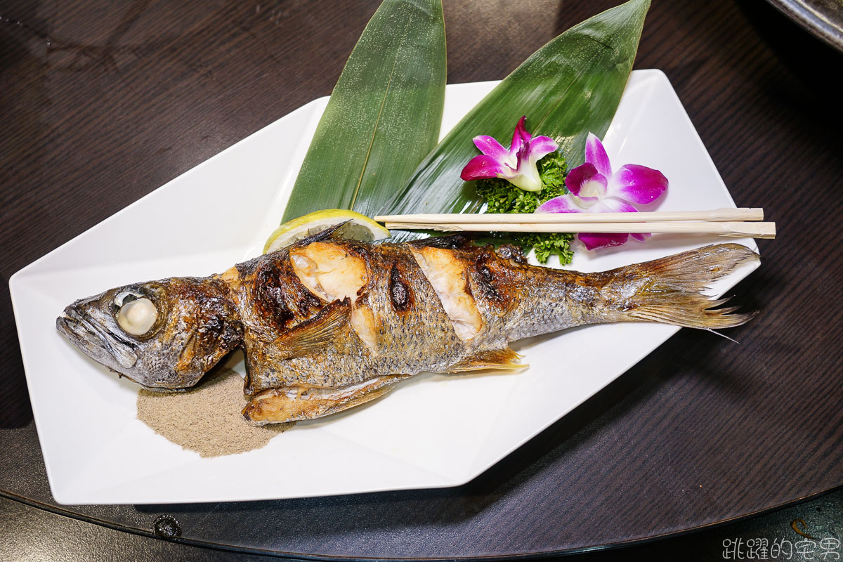 [花蓮美食]夯肉中式餐酒館- 網美餐廳吃中菜，桶仔雞、麻辣燙 烤黑喉 份量足到吃不完 花蓮有包廂餐廳還能唱歌 花蓮聚餐好選擇