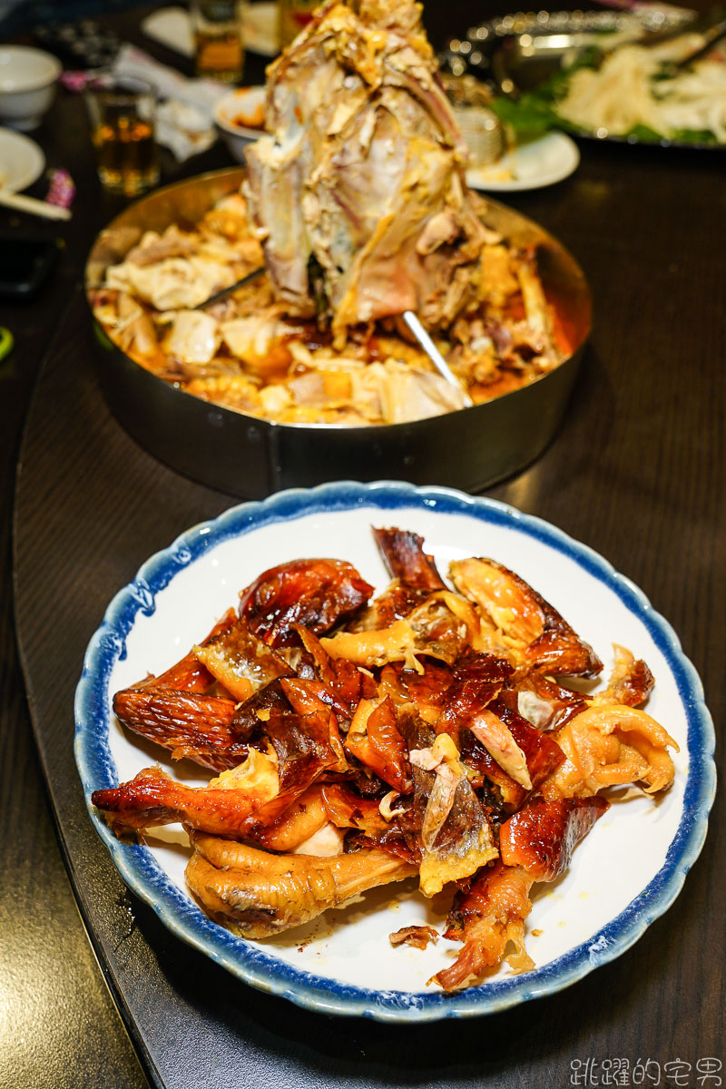 [花蓮美食]夯肉中式餐酒館- 網美餐廳吃中菜，桶仔雞、麻辣燙 烤黑喉 份量足到吃不完 花蓮有包廂餐廳還能唱歌 花蓮聚餐好選擇