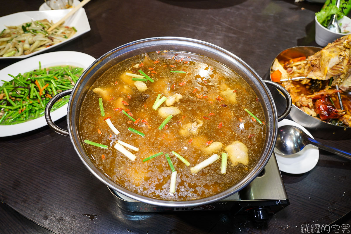 [花蓮美食]夯肉中式餐酒館- 網美餐廳吃中菜，桶仔雞、麻辣燙 烤黑喉 份量足到吃不完 花蓮有包廂餐廳還能唱歌 花蓮聚餐好選擇