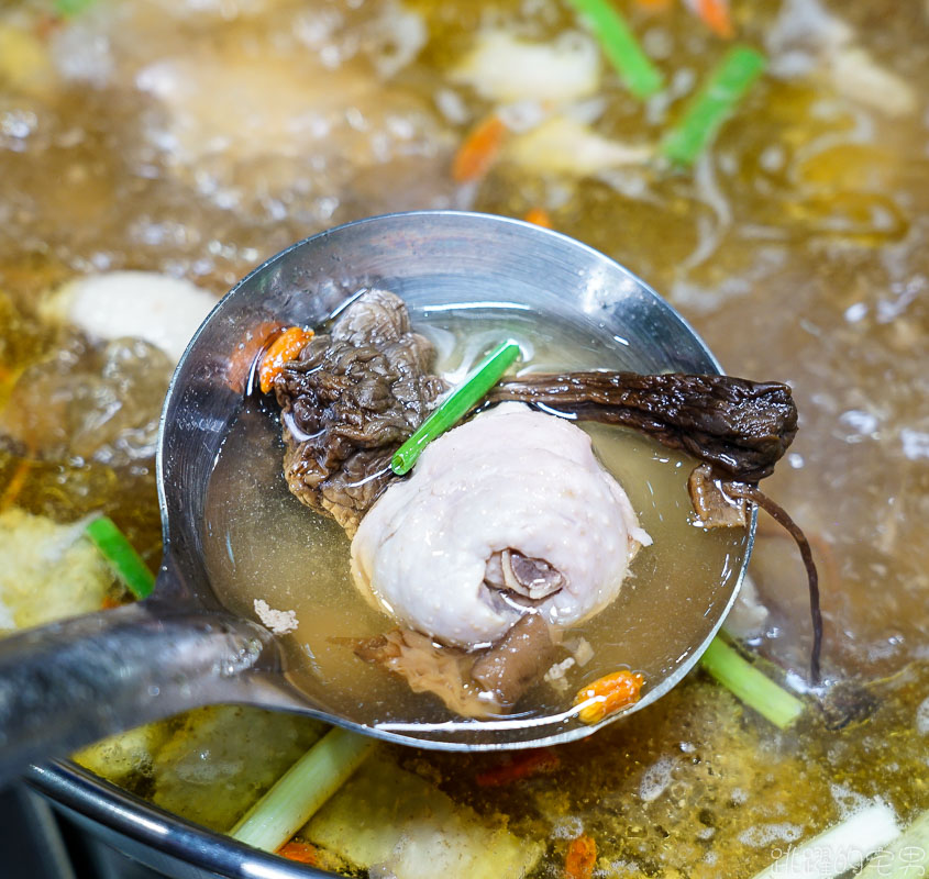 [花蓮美食]夯肉中式餐酒館- 網美餐廳吃中菜，桶仔雞、麻辣燙 烤黑喉 份量足到吃不完 花蓮有包廂餐廳還能唱歌 花蓮聚餐好選擇