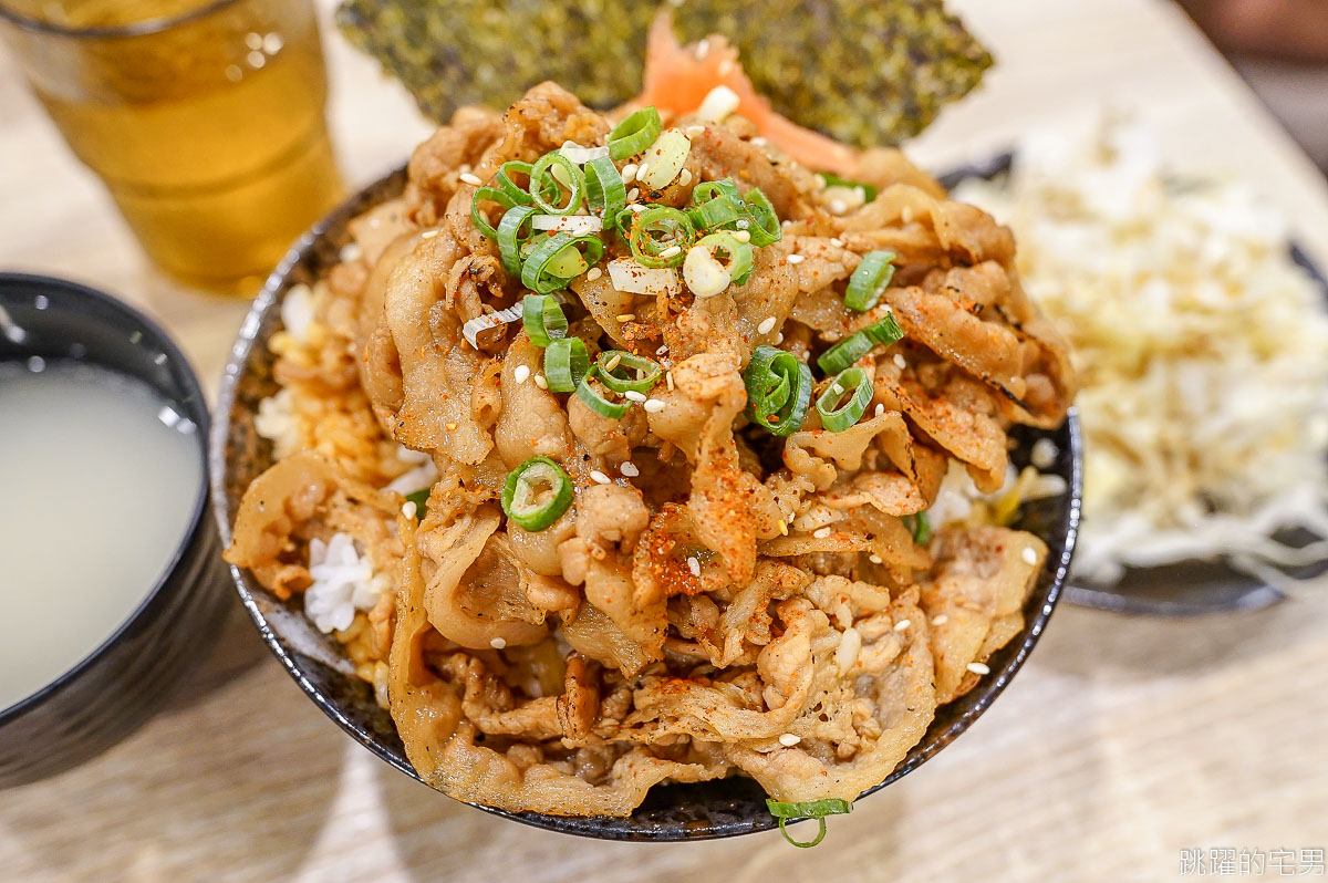 [花蓮美食]牛匠太郎x直火炙燒丼飯-蛋黃土石流牛丼超爽快! 滿滿肉肉加飯不加價  雪濃湯 飲料 胡麻醬生菜無限提供 花蓮丼飯